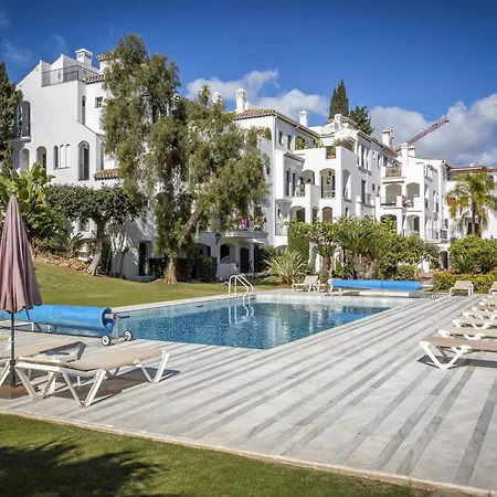 Vivi Homes - Casa Nobu Pool, Garden, Patio & Apartment Marbella