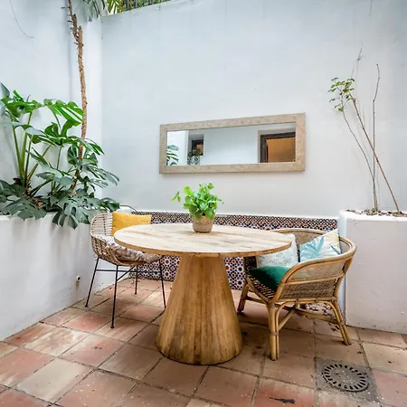 アパート Vivi Homes - Casa Nobu Pool, Garden, Patio & マルベーリャ