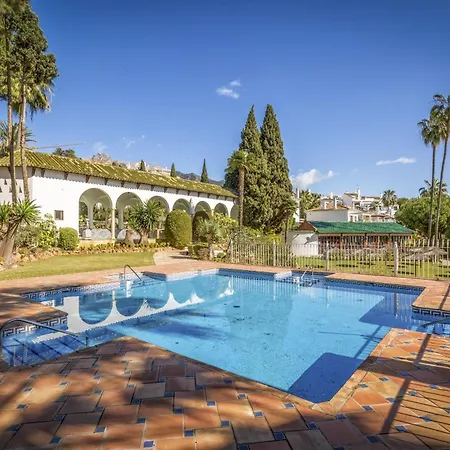 Vivi Homes - Casa Nobu Pool, Garden, Patio & Apartment