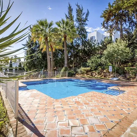 Vivi Homes - Casa Nobu Pool, Garden, Patio & Marbella