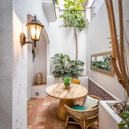 Vivi Homes - Casa Nobu Pool, Garden, Patio & Marbella