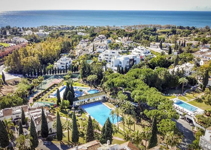 Vivi Homes - Casa Nobu Pool, Garden, Patio & Марбелья
