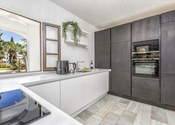 Vivi Homes - Casa Nobu Pool, Garden, Patio&beach Marbella