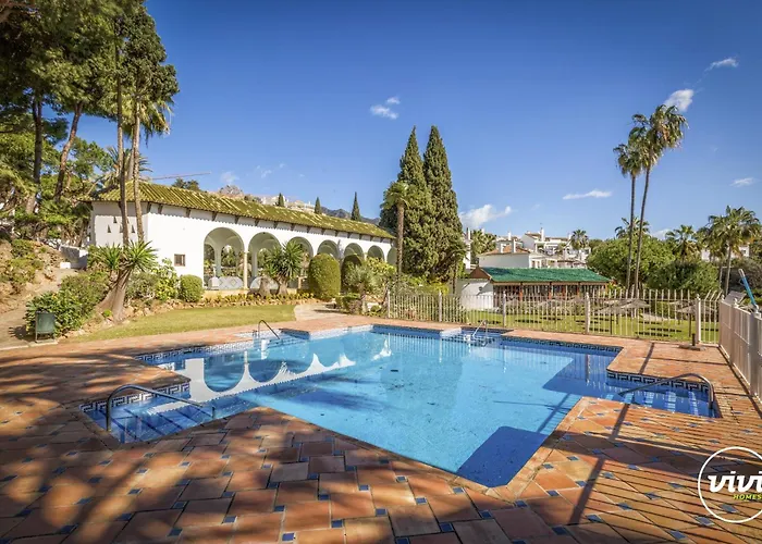 Vivi Homes - Casa Nobu Pool, Garden, Patio & アパート