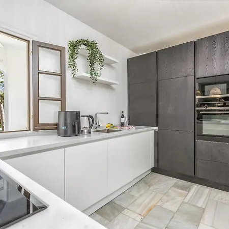 Vivi Homes - Casa Nobu Pool, Garden, Patio & 马尔韦利亚