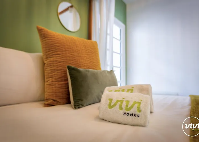 Vivi Homes - Casa Nobu Pool, Garden, Patio & Apartament